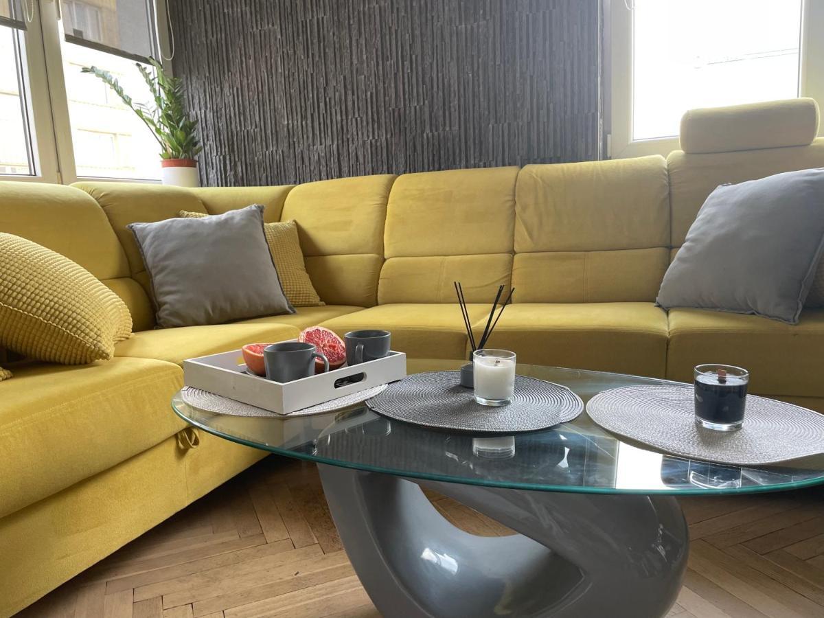 Grey Gucci Apartment City Center Варшава Екстериор снимка