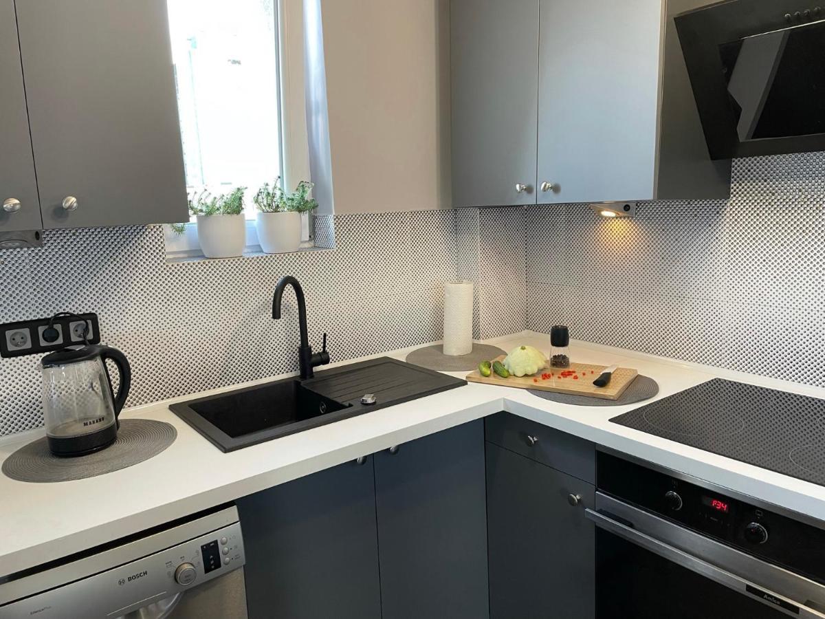Grey Gucci Apartment City Center Варшава Екстериор снимка