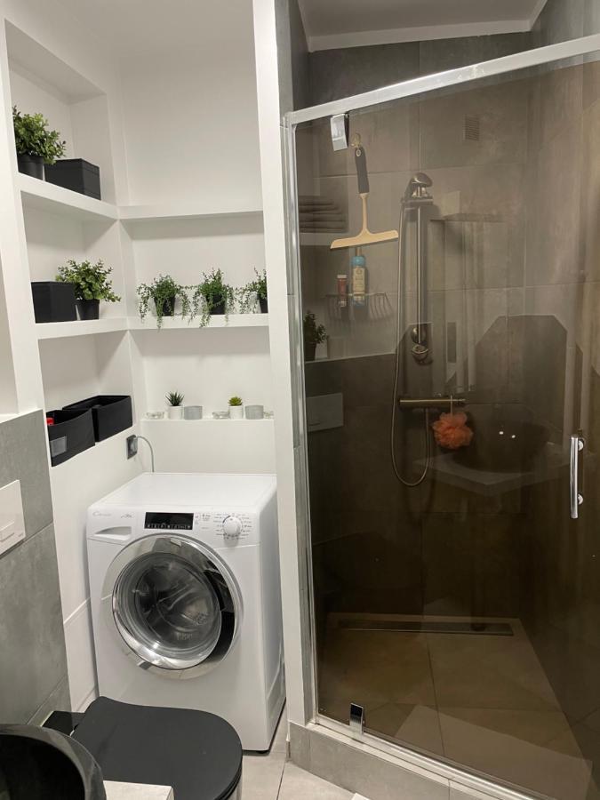 Grey Gucci Apartment City Center Варшава Екстериор снимка