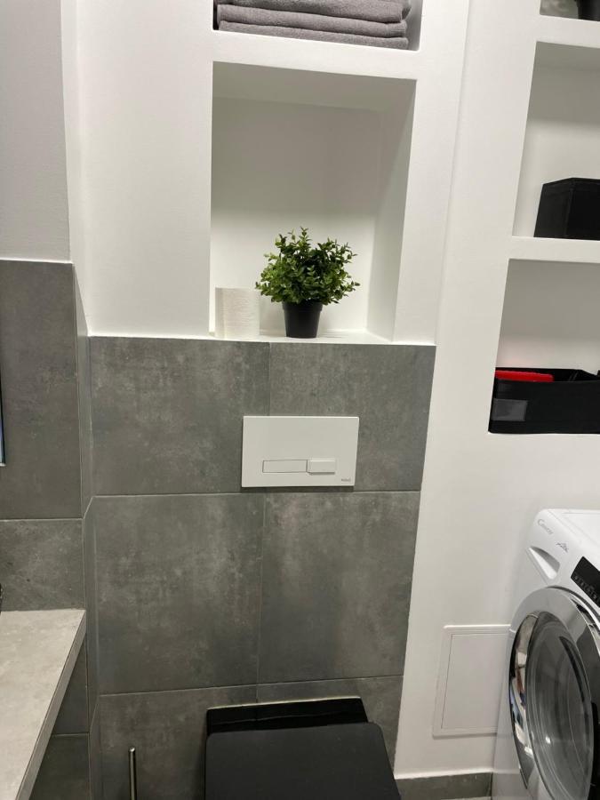 Grey Gucci Apartment City Center Варшава Екстериор снимка