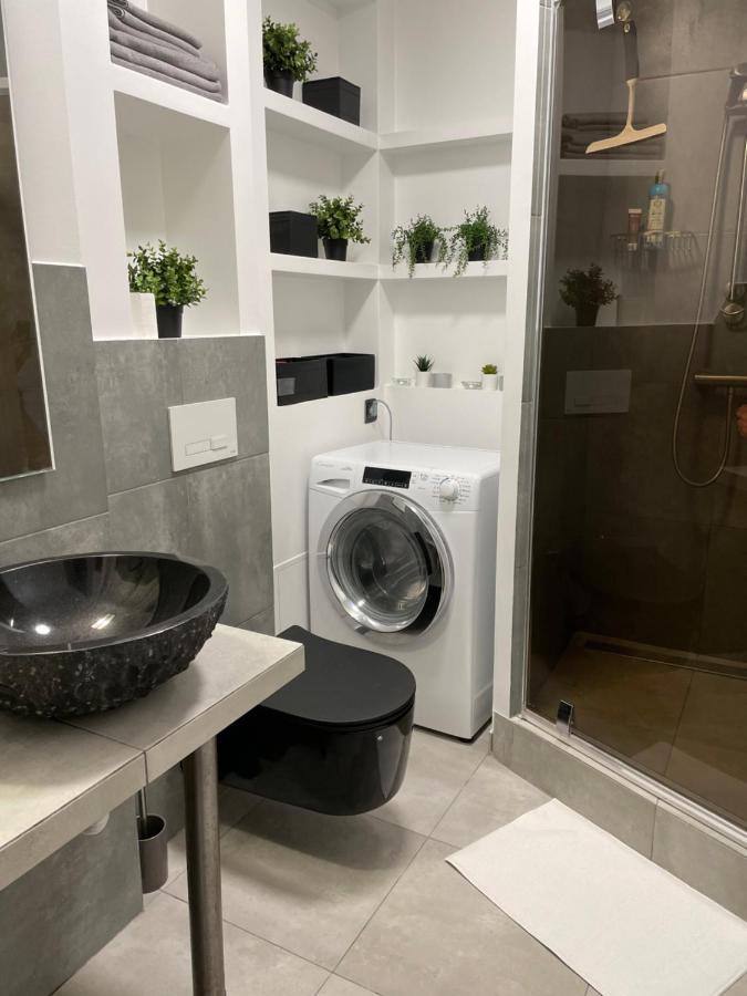 Grey Gucci Apartment City Center Варшава Екстериор снимка