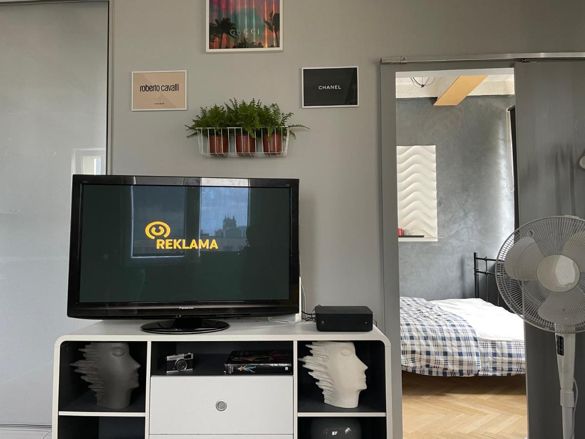 Grey Gucci Apartment City Center Варшава Екстериор снимка